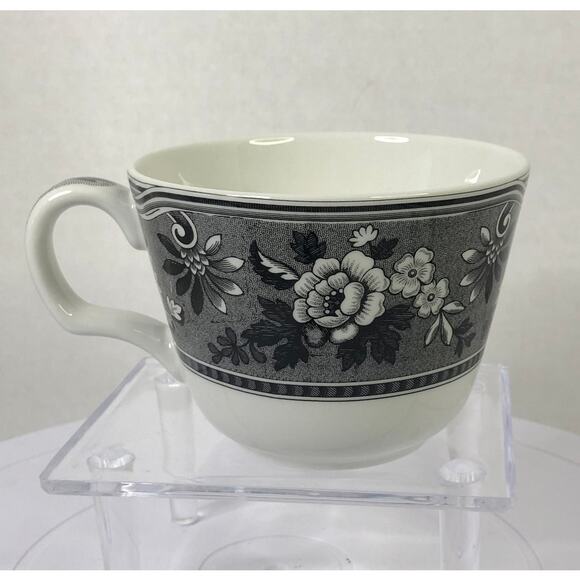 The Spode Blue Room Collection Botanical Teacup and Saucer - Picture 4 of 11